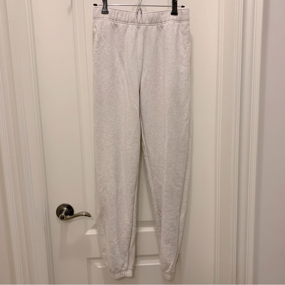 aritzia/tna fleece airy offwhite sweatpants